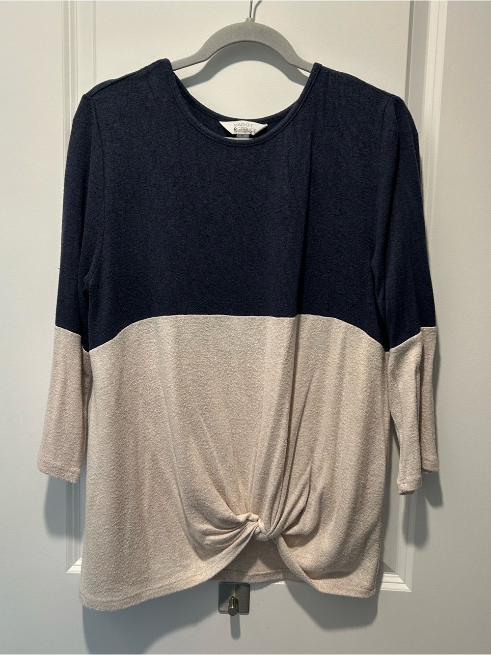 Market & Spruce Navy & Cream Colorblock Twist Front Top XL